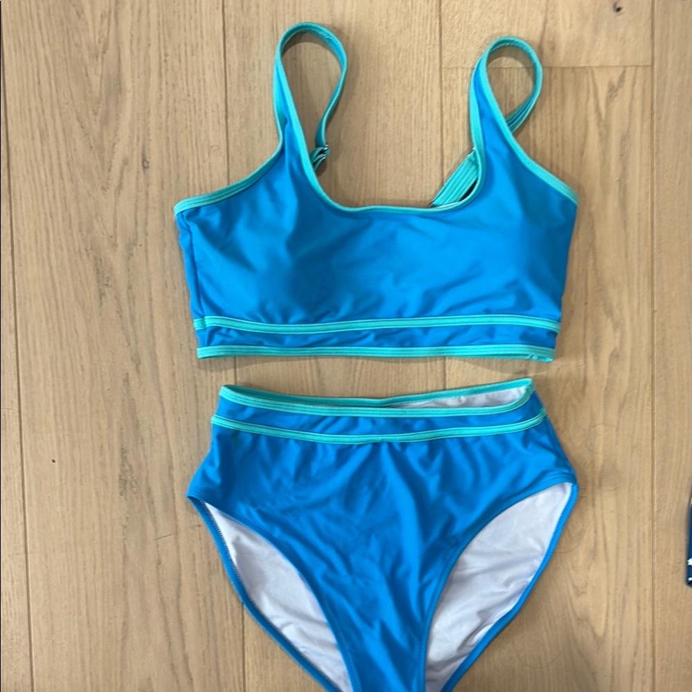 Women's 2 pc. Swimsuit Set blue size M, high waist bottoms, lined removable cups